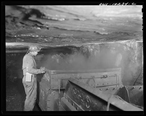 Pittsburgh, Pennsylvania (vicinity). Montour no. 4 mine of the Pittsburgh Coal Company. Loading coal in the mine