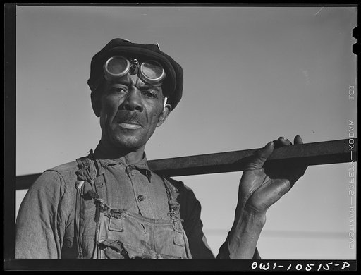 Chicago, Illinois. Frank Williams, working on the car repair tracks at an Illinois Central Railroad yard. Mr. Williams came to Chicago from Pocahontas, Mississippi. He has eight children, two of whom are in the United States Army