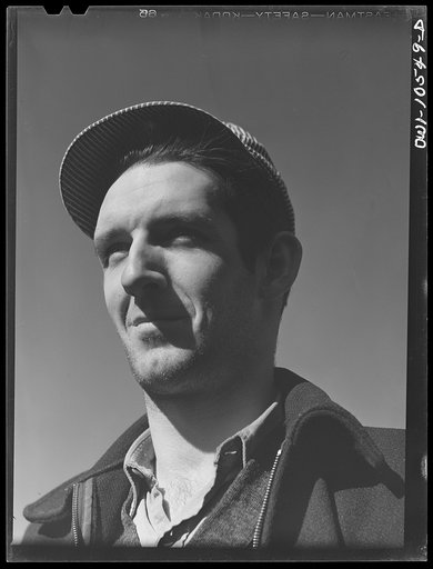 Chicago, Illinois. L.G. McCord of Chicago, a railroad worker at an Illinois Central Railroad yard