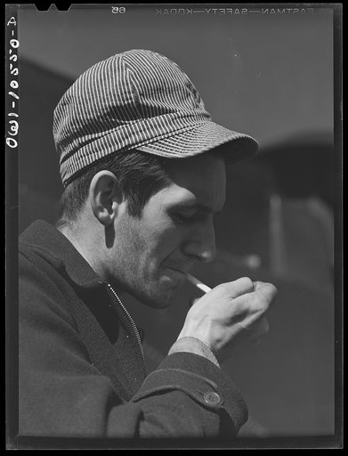 Chicago, Illinois. L.G. McCord of Chicago, a railroad worker at an Illinois Central Railroad yard
