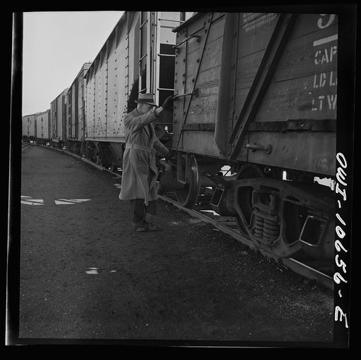 Chicago, Illinois. Uncoupling cars as they go over the hump at an Illinois Central Railroad yard