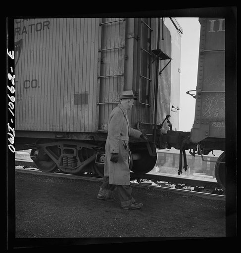 Chicago, Illinois. Uncoupling cars as they go over the hump at an Illinois Central Railroad yard