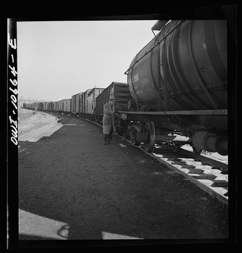 Chicago, Illinois. Uncoupling cars as they go over the hump at an Illinois Central Railroad yard