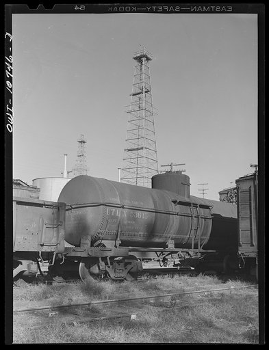 Oklahoma City, Oklahoma. Oil wells adjoining railroad yards