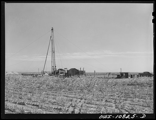 Moore County, Texas. Portable cable tool drilling outfit