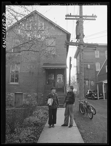 Lititz, Pennsylvania. Most copies of the Lititz Record-express are mailed to subscribers. Newsstand copies are distributed by schoolboys after 3 p.m.