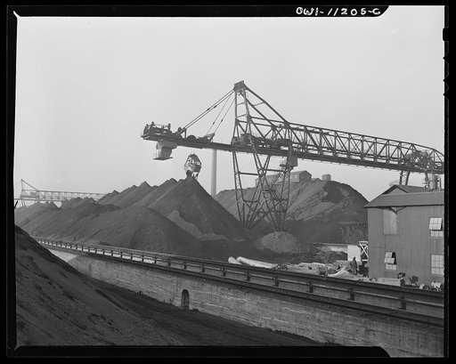 Hanna furnaces of the Great Lakes Steel Corporation. Detroit, Michigan. Giant crane for transporting ore and coal