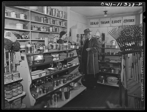 Lititz, Pennsylvania. Mrs. Morris Kreider selling one of the few remaining aluminum roasters to Dr. Posey
