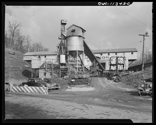 Pittsburgh, Pennsylvania (vicinity). Montour no. 4 mine of the Pittsburgh Coal Company. Tipple, where coal is loaded into railroad cars for delivery to the cleaning plant where slate and all other foreign substances are removed by washing