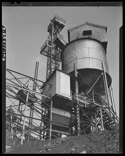 Pittsburgh, Pennsylvania (vicinity). Montour no. 4 mine of the Pittsburgh Coal Company. Tipple and slate conveyor