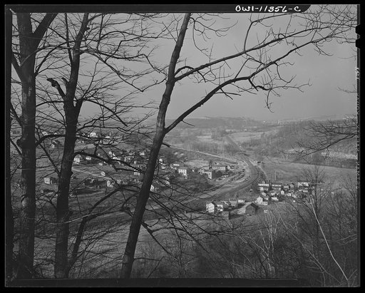 Untitled photo, possibly related to: Pittsburgh, Pennsylvania (vicinity). Montour no. 4 mine of the Pittsburgh Coal Company, and village