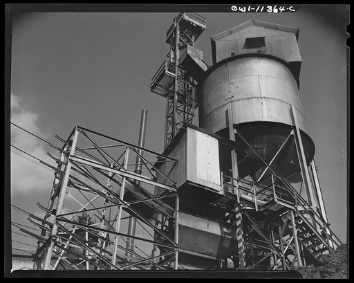 Pittsburgh, Pennsylvania (vicinity). Montour no. 4 mine of the Pittsburgh Coal Company. Tipple
