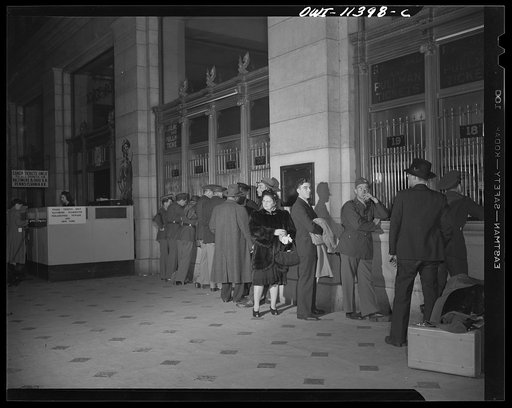 Washington, D.C. Soldiers, sailors, and civilians at the ticket window at the Union Station