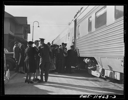 Amarillo, Texas. Soldiers and civilians boarding the Rock Island Rocket
