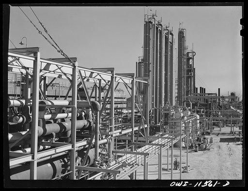Phillips gasoline plant. Borger, Texas. Pipelines and the fractionating towers