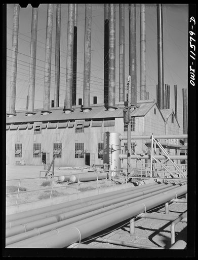 Phillips gasoline plant. Borger, Texas. Pipelines
