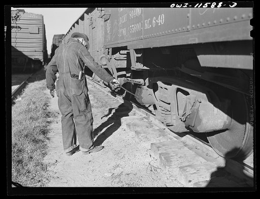 Amarillo, Texas. Inspecting boxes at the Sante Fe Railroad yards