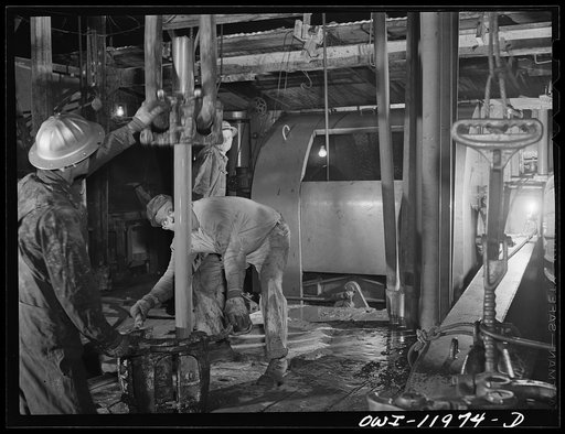 Andrews County, Texas. Pulling pipe on night tour