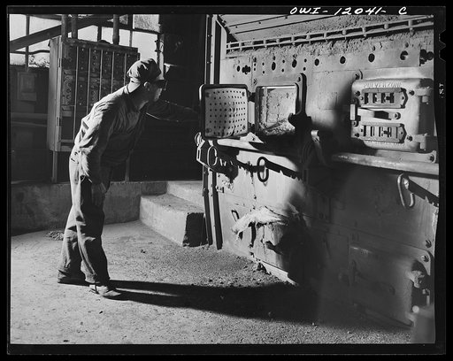 Pittsburgh, Pennsylvania (vicinity). Champion no. 1 coal cleaning plant. Tending the ovens that dry the washed coal
