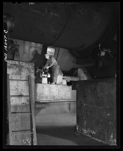 Pittsburgh, Pennsylvania (vicinity). Champion no. 1 coal cleaning plant. Oiling the gears of the huge drums that dry the coal after washing