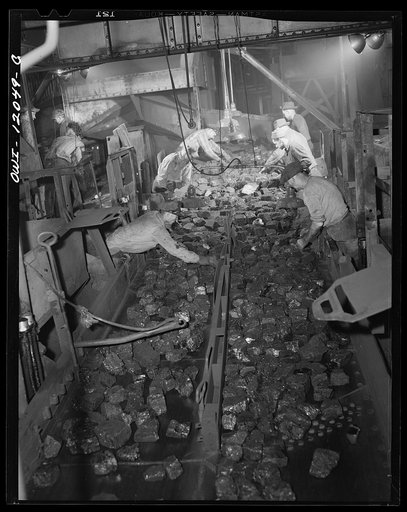 Pittsburgh, Pennsylvania (vicinity). Champion no. 1 coal cleaning plant. Picking slate from coal