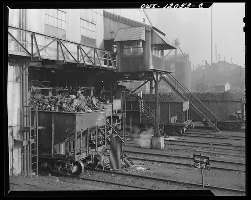 Pittsburgh, Pennsylvania (vicinity). Champion no. 1 coal cleaning plant. Loading cars with clean coal
