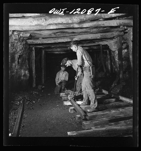 Pittsburgh, Pennsylvania (vicinity). Montour no. 4 mine of the Pittsburgh Coal Company. Laying track