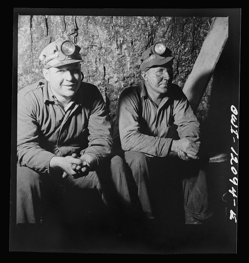 Pittsburgh, Pennsylvania (vicinity). Montour no. 4 mine of the Pittsburgh Coal Company. Noon in the "bean hole"