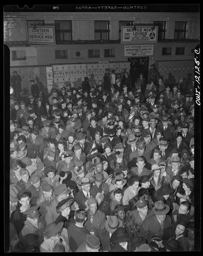 Washington, D.C. Crowds of soldiers, sailors, and civilians waiting to board trains at Union Station