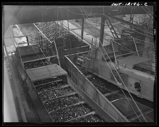 Pittsburgh, Pennsylvania (vicinity). Champion no. 1 coal cleaning plant. Cleaned coal being loaded into railroad cars
