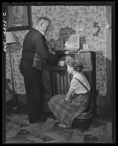 Pittsburgh, Pennsylvania (vicinity). Montour no. 4 mine of the Pittsburgh Coal Company. Jo Patenesky and his daughter at home