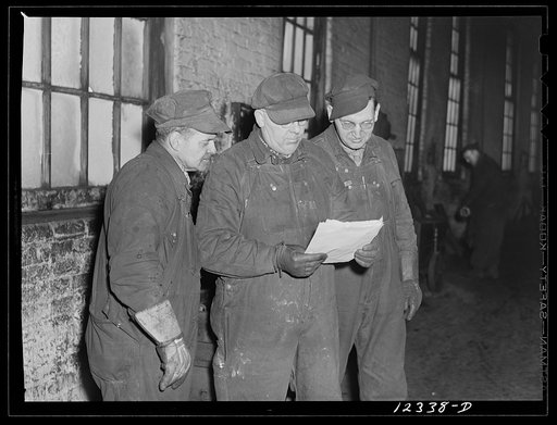 Chicago, Illinois. Foreman discussing a job with two workmen at a Chicago and Northwestern Railroad yard