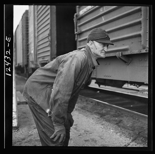 Chicago, Illinois. Inspector watching the cars as they go over the hump at a Chicago and Northwestern Railroad yard