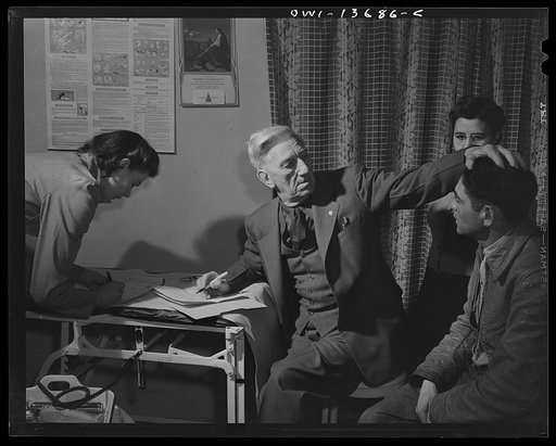 Penasco, New Mexico. Doctor Onstine making an examination in the clinic operated by the Taos County health association