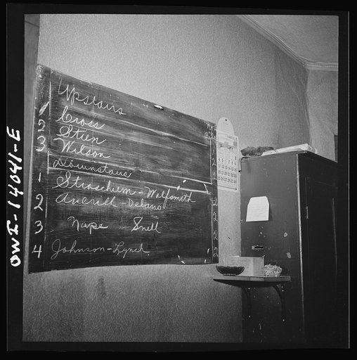 Clinton, Iowa. Blackboard in the Disher rooming house for railroad workers. It lists the names and room numbers of the men. This enables the "caller" to find the men and wake them. If men come in very late and go out very early they simply enclose their fifty cents in one of the envelopes, write the