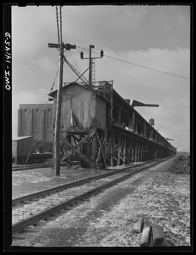 The icing station of the Indiana Harbor Belt Railroad. The brick building on the left is the icing plant
