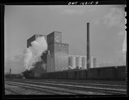 Grain elevator and mill at a railroad siding of the Indiana Harbor Belt