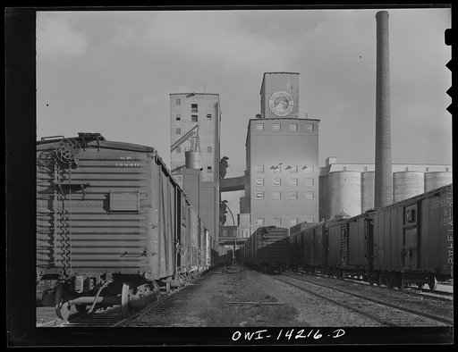 Grain elevator and mill at a railroad siding of the Indiana Harbor Belt