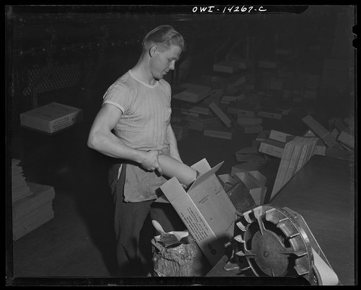 Detroit, Michigan. Steps in the maufacture of casings for 105 mm. shells in the Budd wheel plant. Packing shells