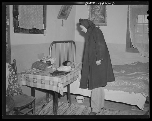 Penasco, New Mexico. Marjorie Muller, nurse from the clinic operated by the Taos County cooperative health association calling on an obstetrical case who is to go to the hospital for delivery
