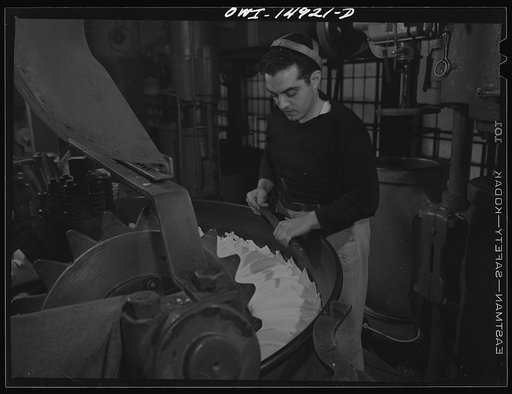 Long Island City, New York. Atlantic Macaroni Company, makers of Caruso brand products. Spaghetti on drying racks