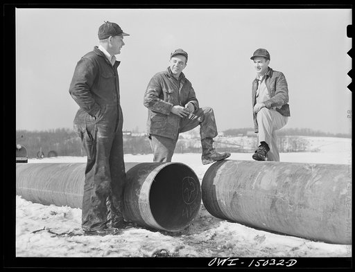 Pennsylvania section of the war emergency twenty-four inch pipeline to carry oil from Texas fields to eastern refineries, completed in July, 1943. Members of the laying gang