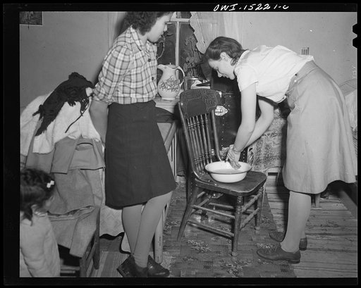 Llano Quemado (vicinity), New Mexico. Marjorie Muller, nurse from the clinic operated by the Taos County cooperative health association, on home call. Sanitation is a problem in a land where water is drawn from the ditches and polluted wells