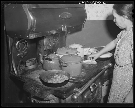 Trampas, New Mexico. Maclovia Lopez, wife of the majordomo (mayor) [i.e., steward], cooking tortillas directly on the stove