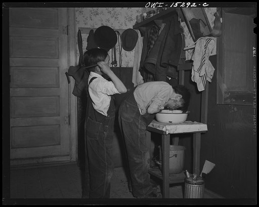 Trampas, New Mexico. Water is precious at the home of Juan Lopez, majordomo (mayor) [i.e., steward], but the family trys hard to keep clean and neat, even though they do use the same water and the same towel