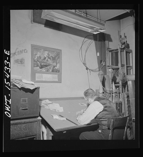 Chicago, Illinois. A fully equipped work shop is maintained in the basement of the Union Station for designing and decorating the window displays of the Fred Harvey stores
