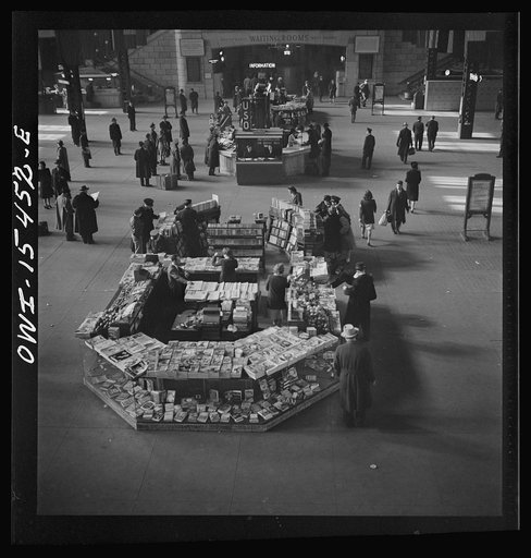 Chicago, Illinois. Newsstand in Union Station train concourse