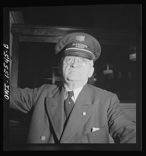 Chicago, Illinois. Parmelee passenger agent. Transfer between Union Station and other major stations in Chicago are handled by the Parmelee Limousine Service