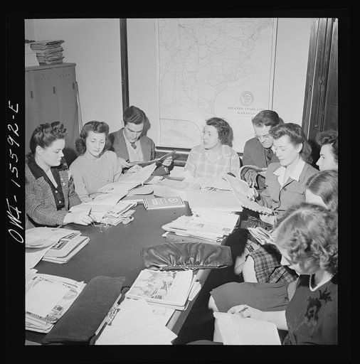 Chicago, Illinois. Evening information supervisor conducting a class in railroad information at the Union Station