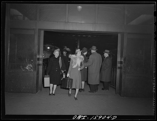 Chicago, Illinois. Passengers arriving on the south concourse of Union Station
